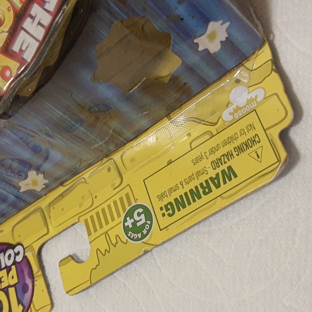 The Ugglys Pet Shop Series 1 Exclusive Slabrador Toy Collectible (Box Damage) - Picture 9 of 13